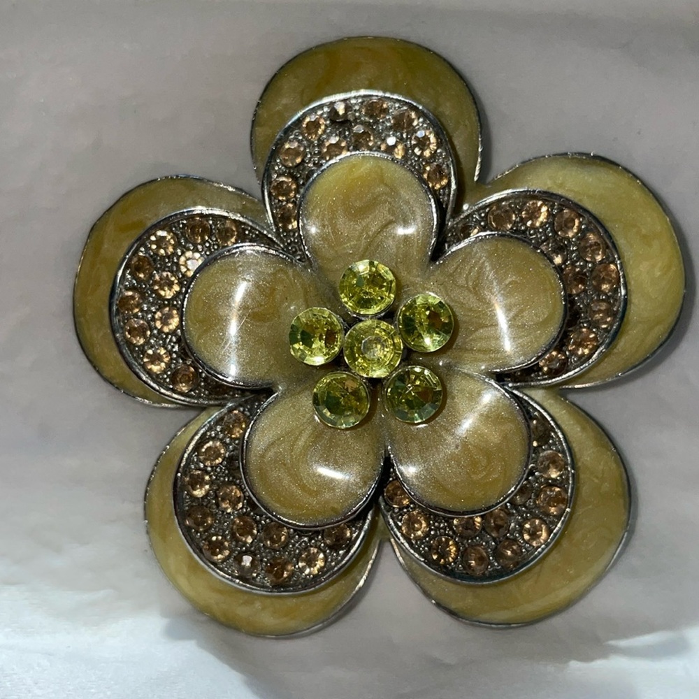Flower brooch